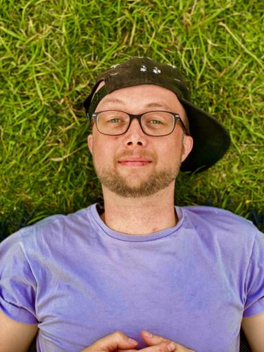 Jamie reads in a calm, grounded way, tuning gently into your energy to offer honest, clear guidance on what's happening and what might be ahead.